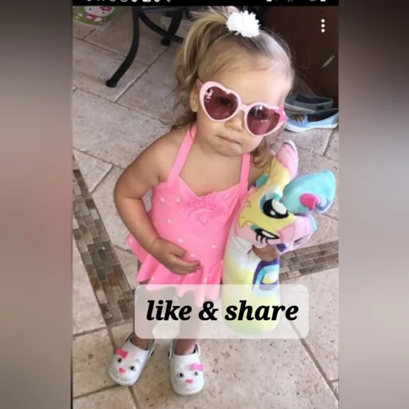 This is my live listing please like and share - Picture 15 of 17